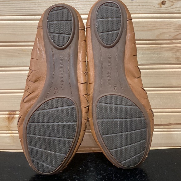 Hush Puppies. Women’s size 7. Tan leather. Excellent used condition. - Picture 2 of 4
